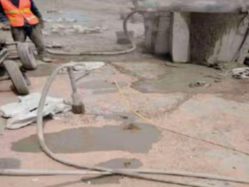 井研水泥混凝土路面板底注浆技术 路面脱空注浆整治方案