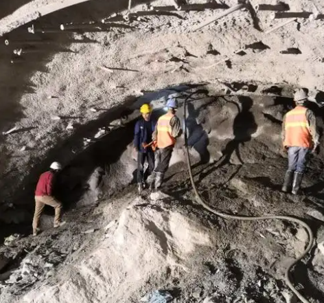 井研拱顶带模注浆料的施工流程及注意事项